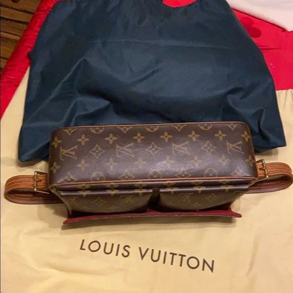 LV small shoulder bag AR0054 May 2004 France - Picture 3 of 8